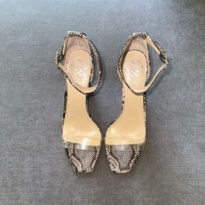 Vince Camuto snake skin&clear heel